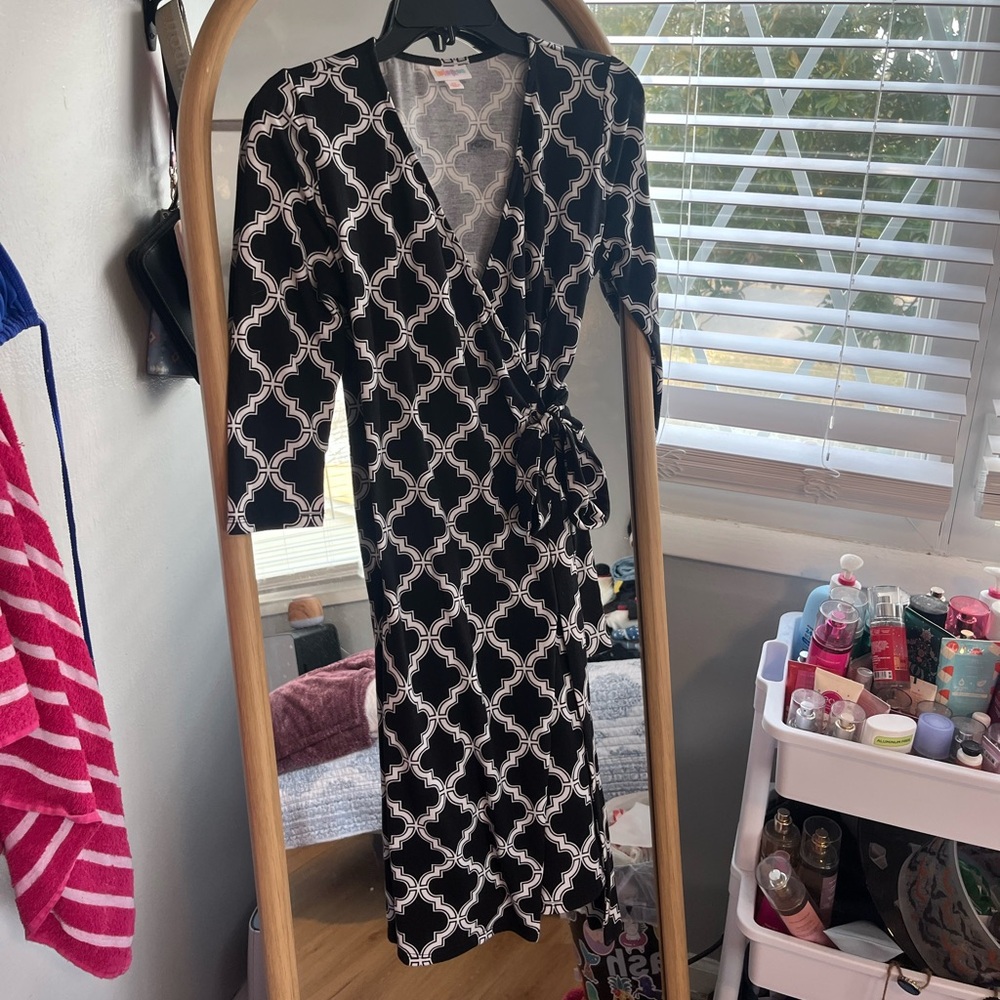 LuLaRoe Black and White Geometric Long Sleeve Dress